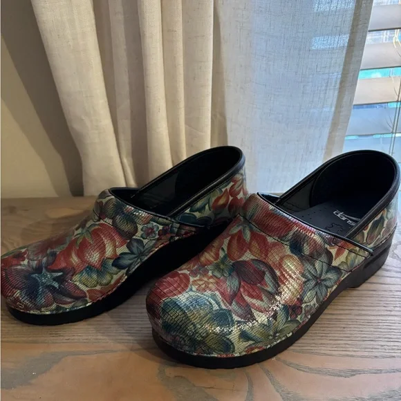Dansko Women's Floral Clogs - Multicolor 38 size - Picture 3 of 5